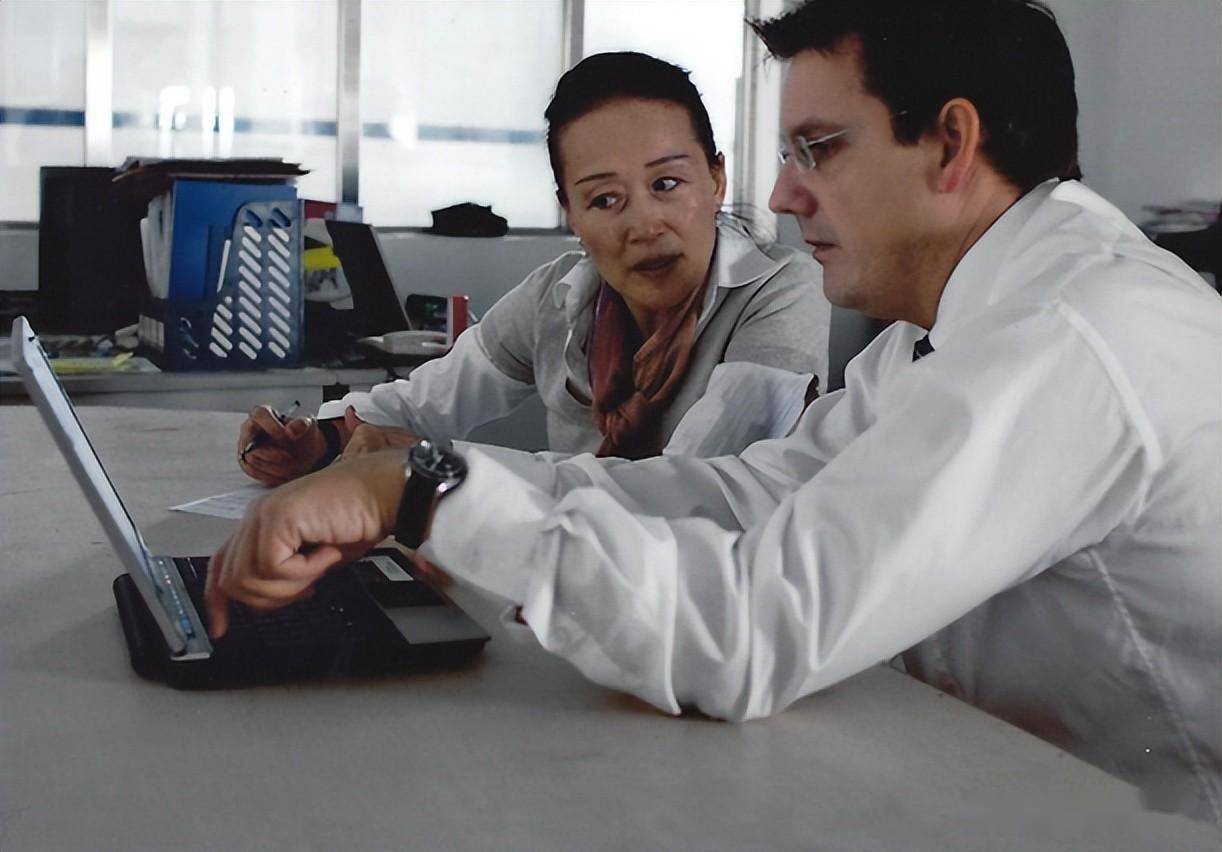 "女总裁"刘明明:40岁在餐馆洗碗,70岁当总经理,拿下过8亿订单