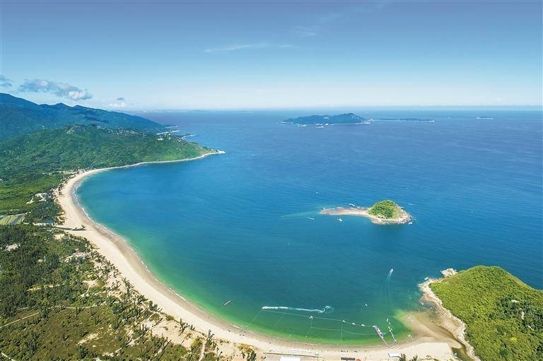 朱兴超 摄西湾红树林眺望深中通道.