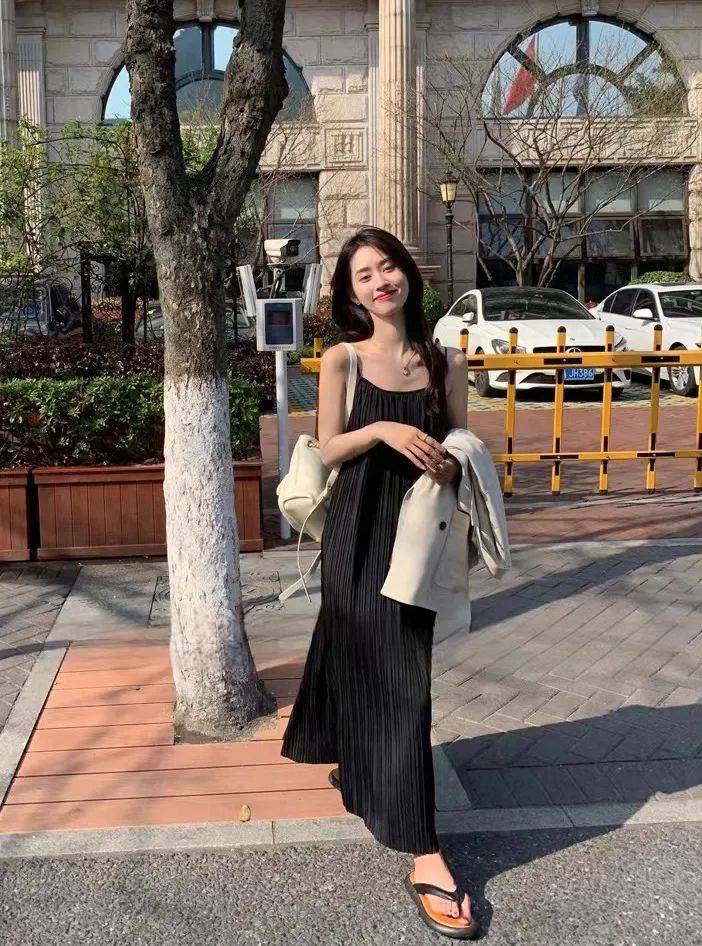 44岁霍思燕复出美爆了!微胖 小白裙穿搭也太慵懒贵妇范儿了吧