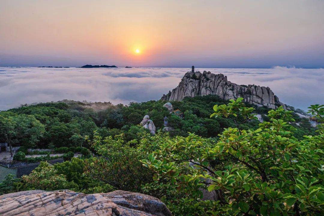 秦玉航/摄或者去浮来山,五莲山,九仙山等山间漫步,眺望远山繁叶,仰望