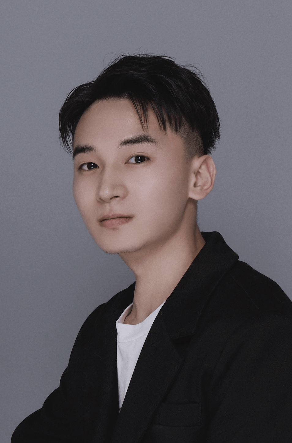 刘潇主演简介铁镜公主——杨扬杨延辉——陈圣杰宋朝杨四郎(延辉)于金