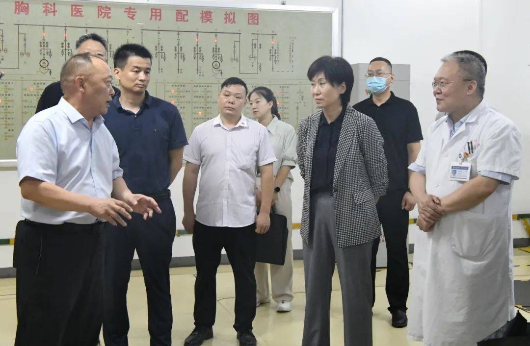 7月17日下午,河南省卫生健康委党组副书记,副主任侯红一行到河南省胸
