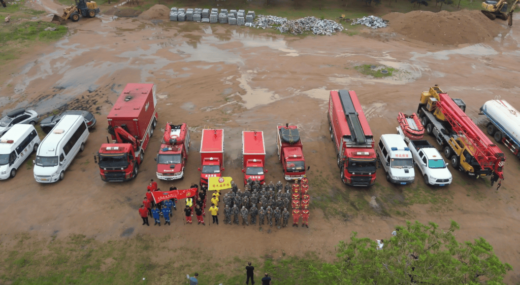 汛情为号——市应急局开展"雨中特战"紧急拉动演练_防汛_抢险_救援