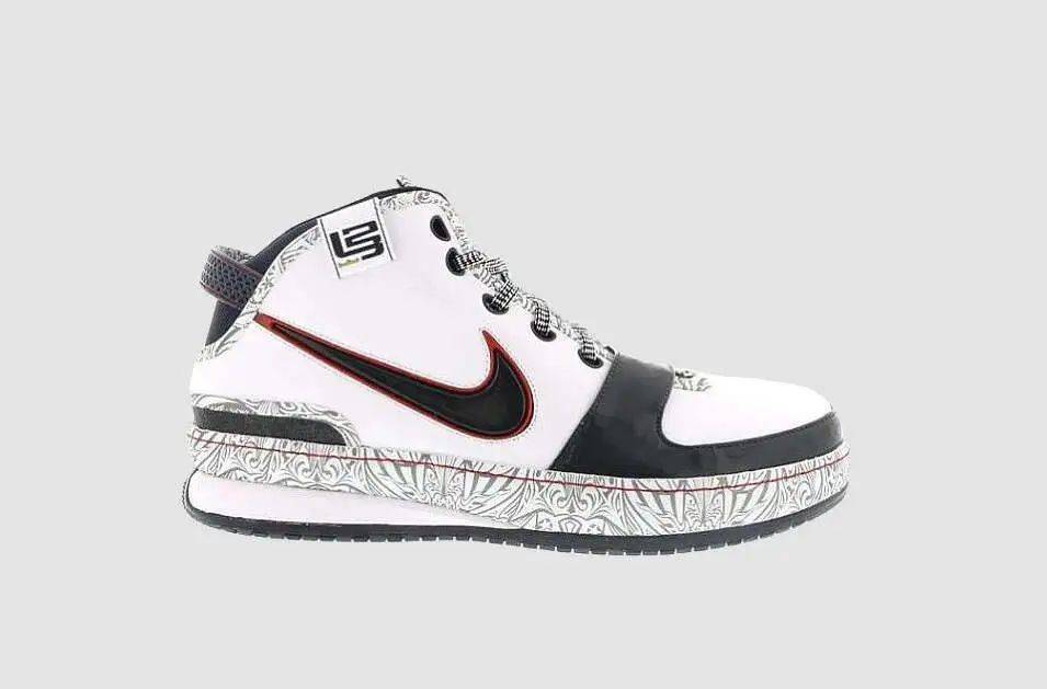 詹姆斯球鞋怎么选?