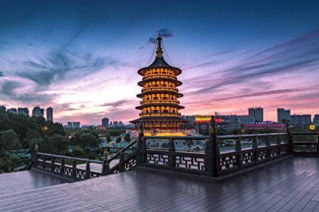洛阳是华夏文明的发祥地之一,拥有5000多年的文明史,4000多年的建城史