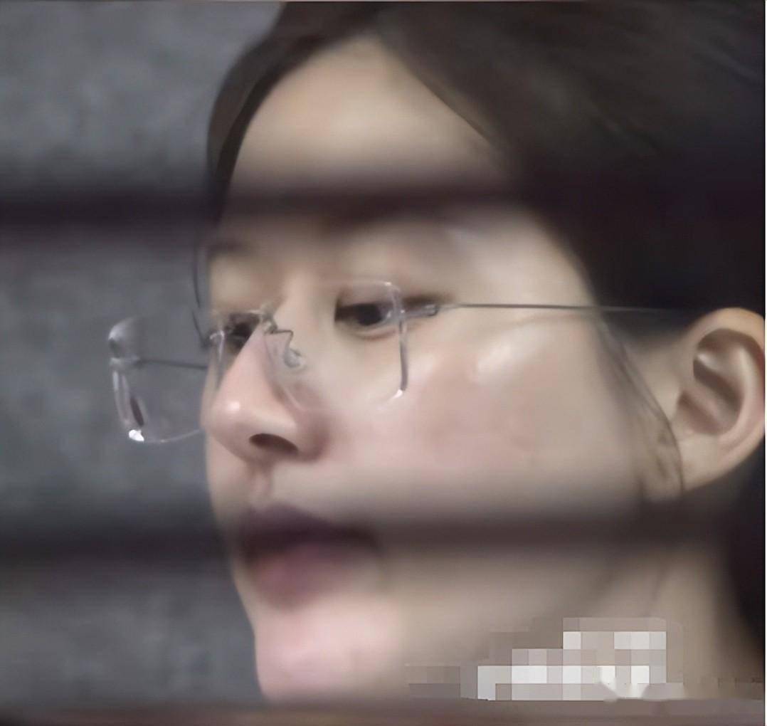 赵露思私下聚餐照曝光:素颜皮肤白里透红,与同事相处态度引热议