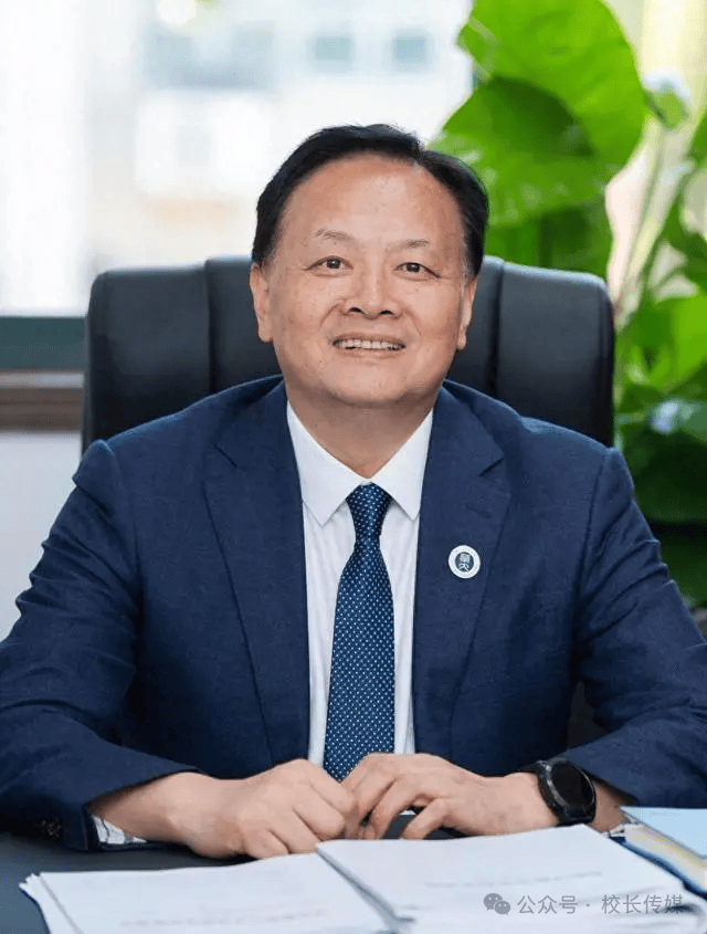这位中学校长,为什么能直升高校领导?_教育_大学_教学
