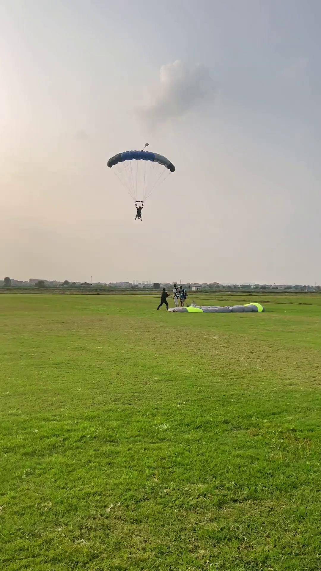 享受了自由飞翔安全落地广州增城跳伞基地