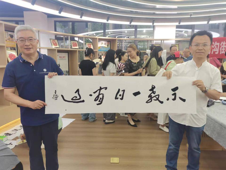 瞭望:管家婆八肖版资料大全-首届北京公园艺术季开幕，将开展30余项文化艺术活动