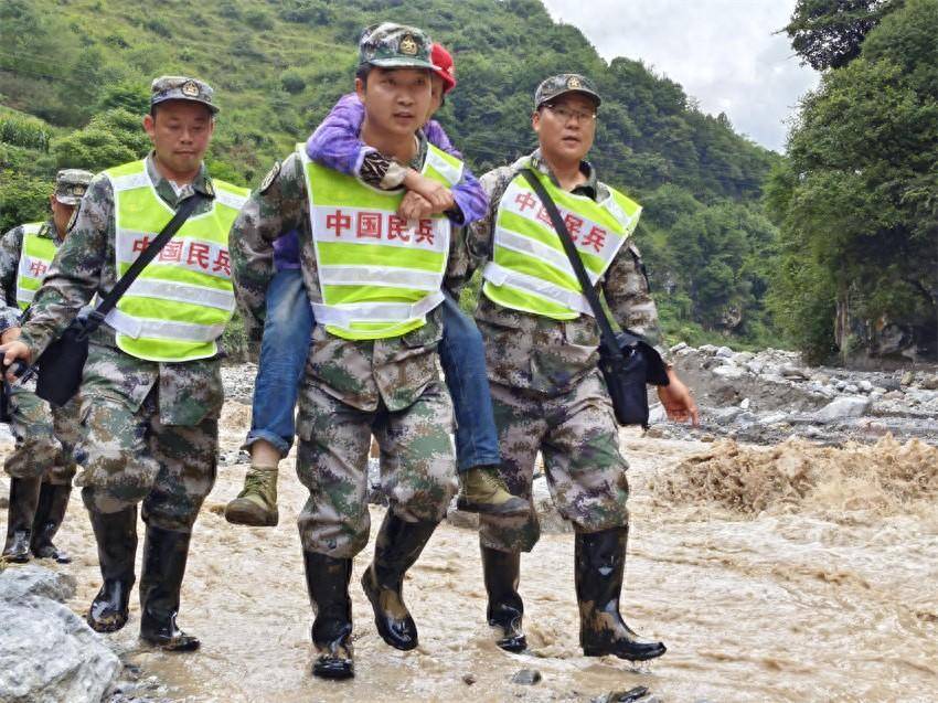 四川汉源山洪灾害｜省军区官兵民兵持续奋战山洪灾害救援一线群众人武部人员 5648