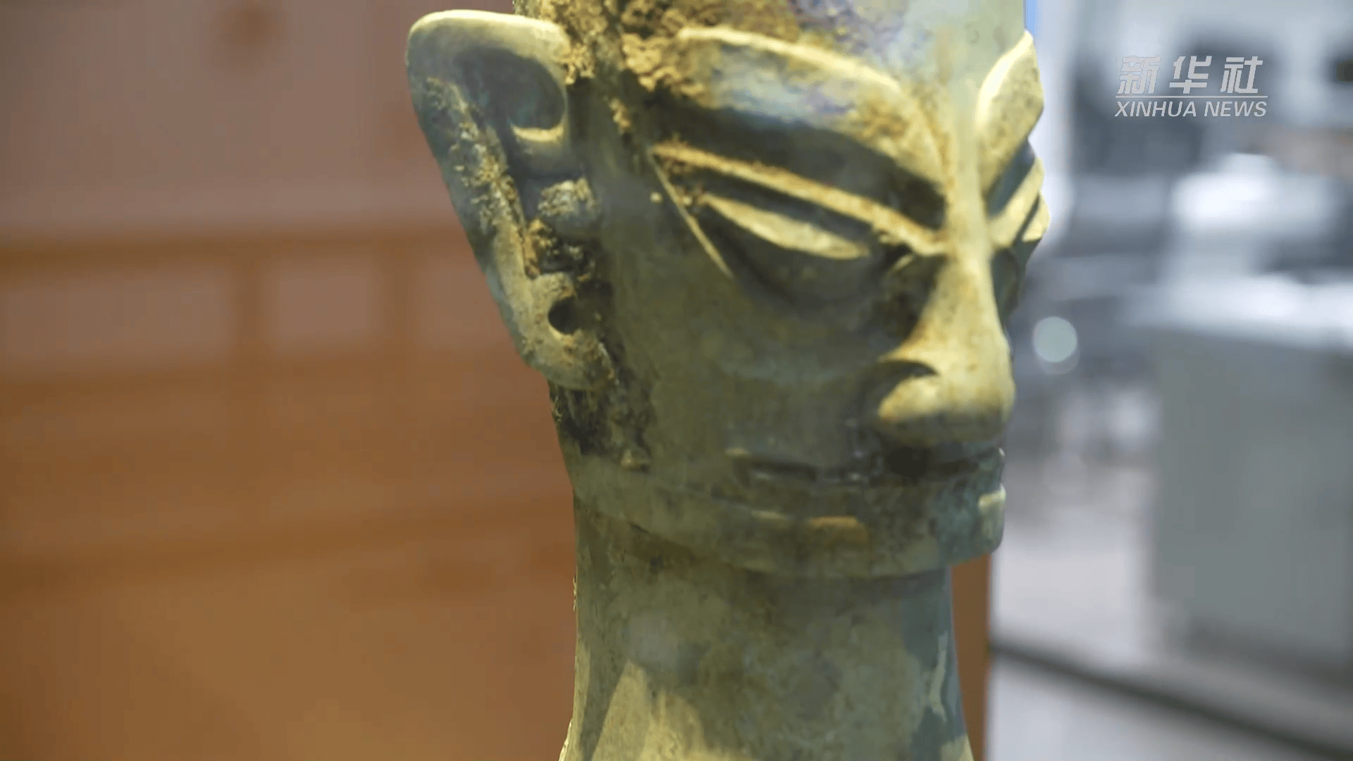 新华全媒 丨三星堆博物馆集中展出新出土文物保护修复成果