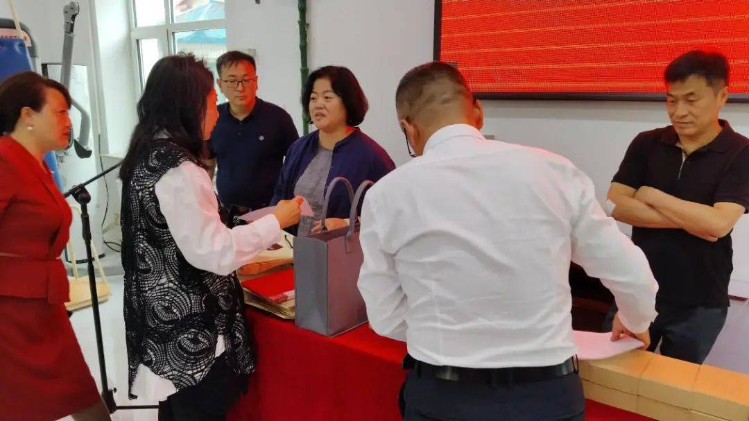 齐齐哈尔市图书馆副馆长李鹏,齐齐哈尔市图书馆学学会秘书长李黎,阅读