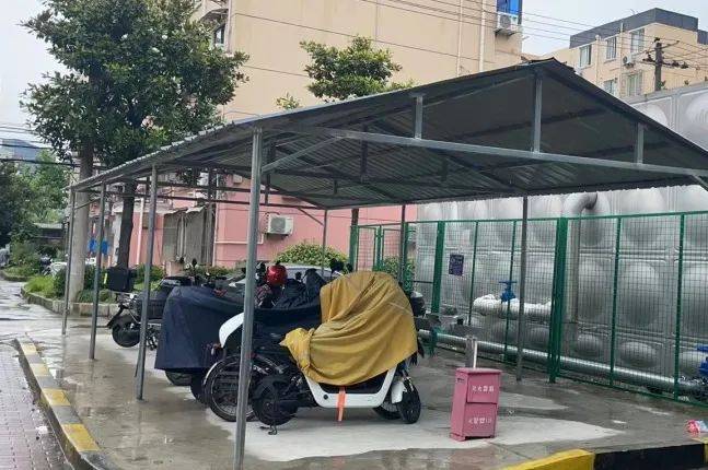 小车棚撑起"一片天","四责协同"共解民忧