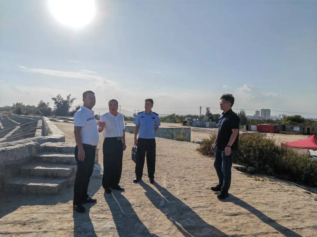 金井镇金井镇综合执法队,消防救援队联合组织开展户外广告和招牌安全