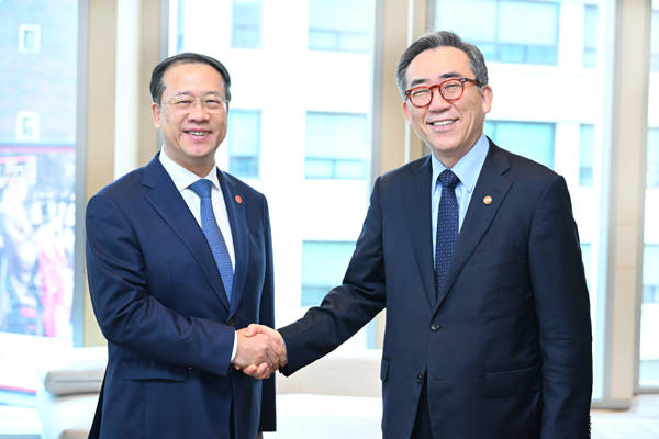 2024年7月24日,外交部副部长马朝旭在首尔会见韩国外长赵兑烈,并同
