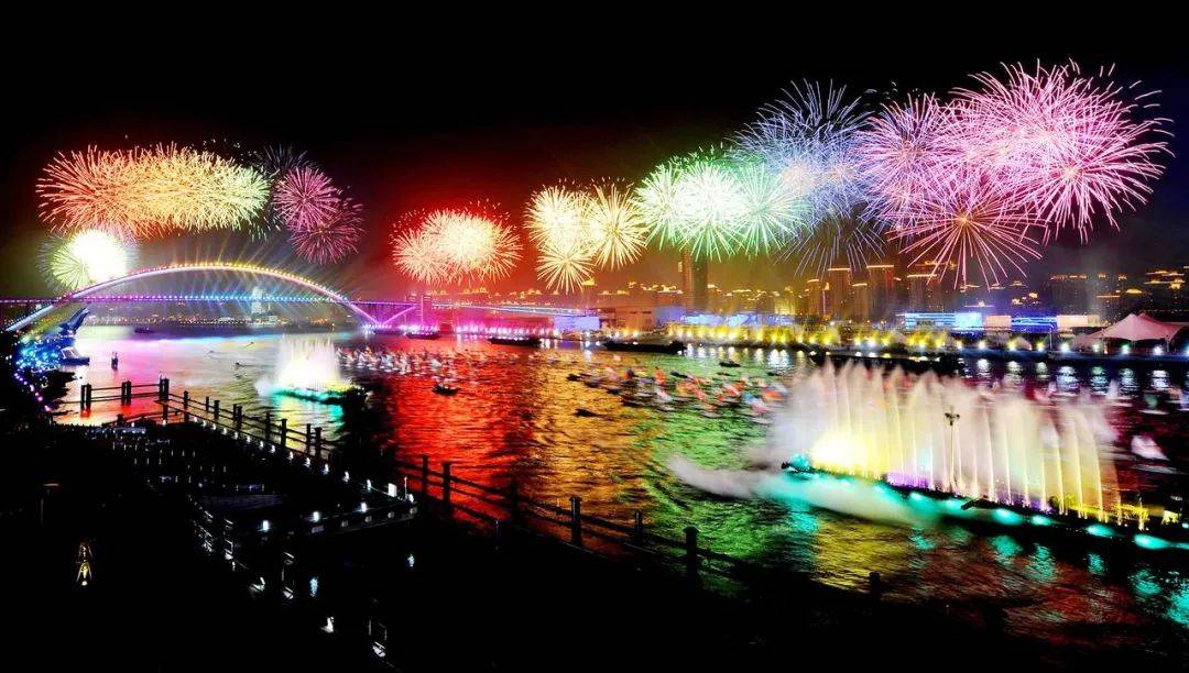 李渡烟花/图杭州g20峰会上的"音乐烟花"2016年,杭州g20峰会文艺晚会上