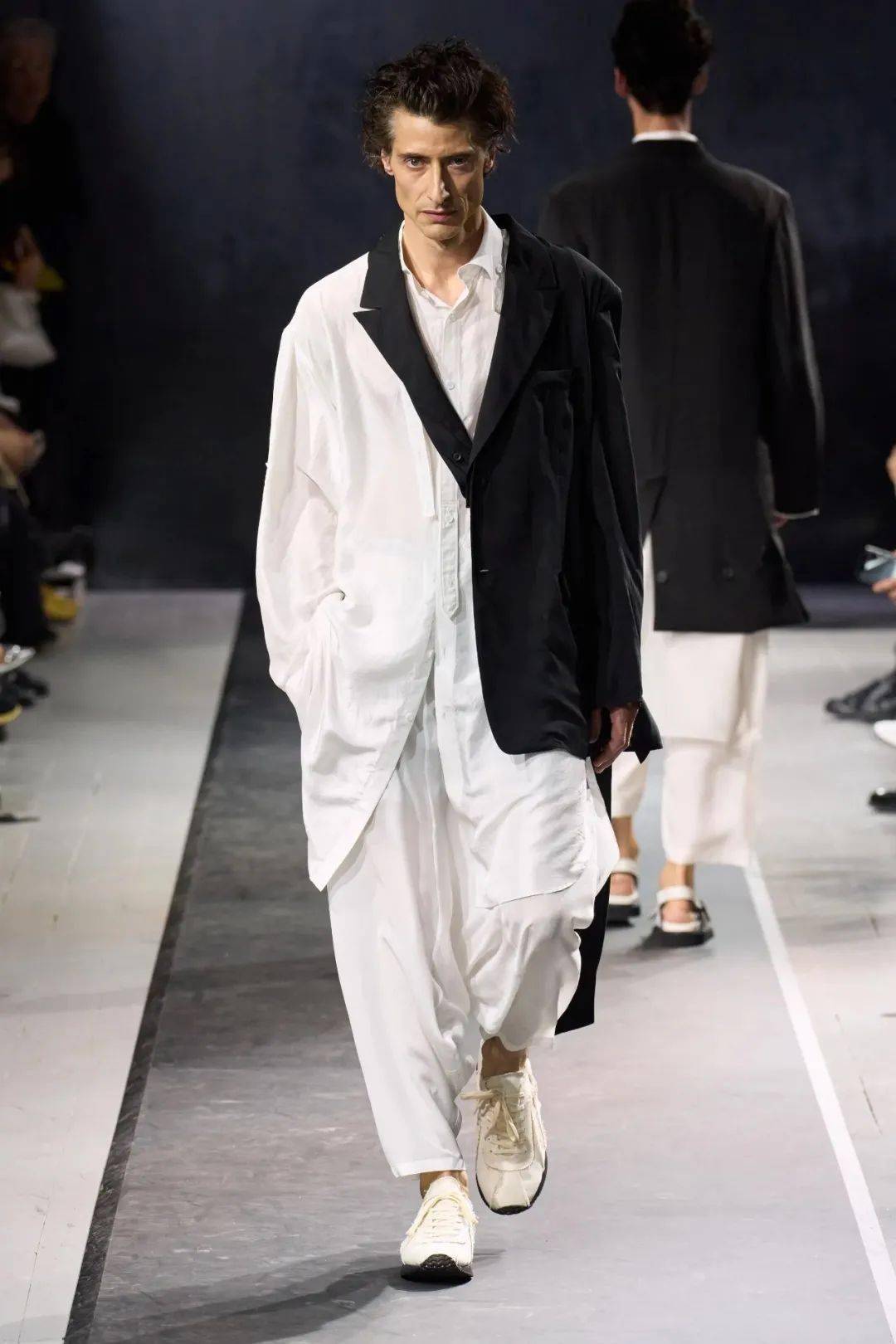 山本耀司yohji yamamoto 2025春夏男装系列发布!_服装_公众_作品