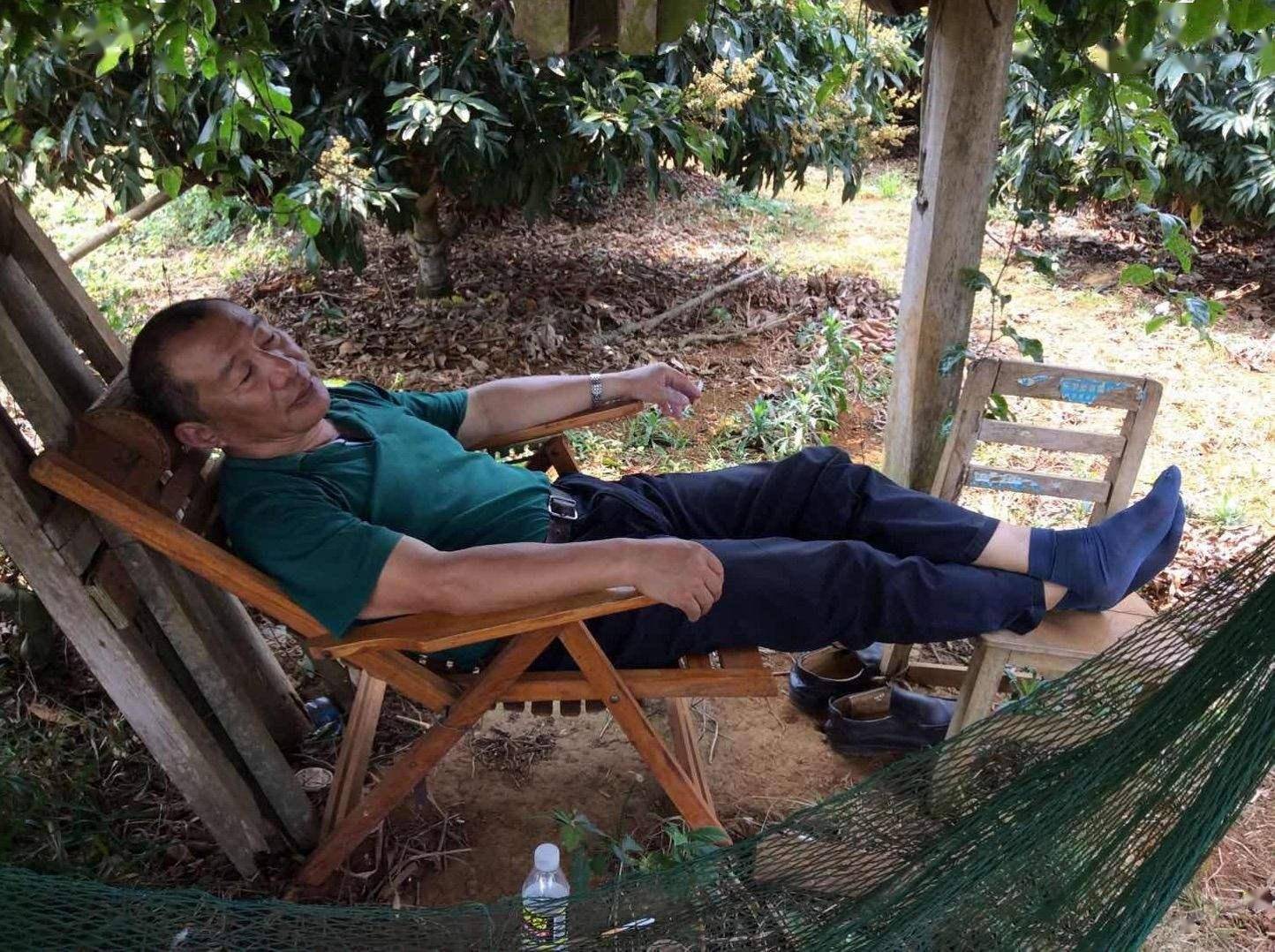 60岁大爷突然晕倒在地,是午睡太多犯困了?为什么有人越睡越困