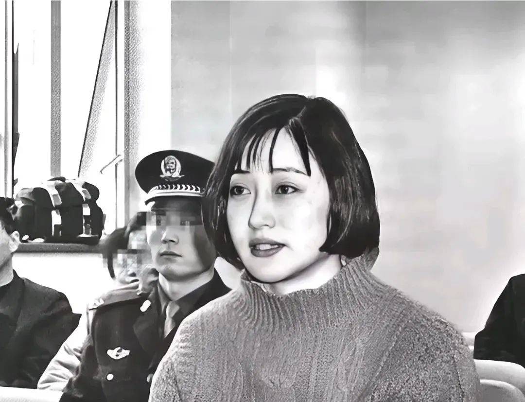 2001年,北大空姐杨旸被判死缓时拍下的一张照片_高晓兵_实习_母亲