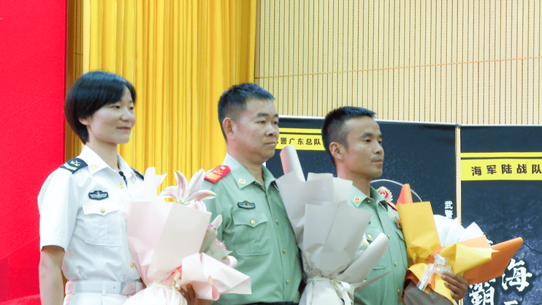 同经历的班长组织开展"兵王话奋斗"主题分享课近日,武警深圳第二支队