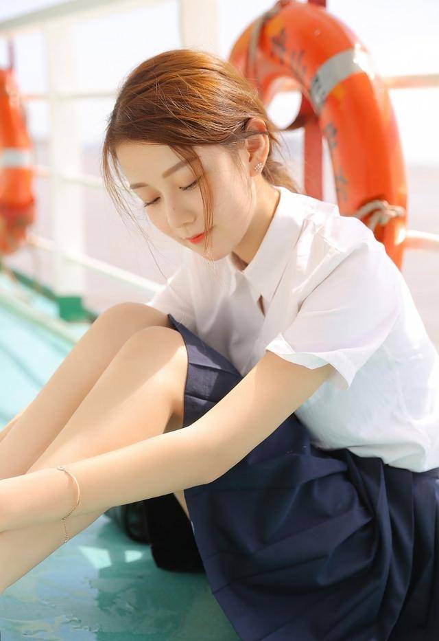 校服学妹玉腿翘臀娇喘