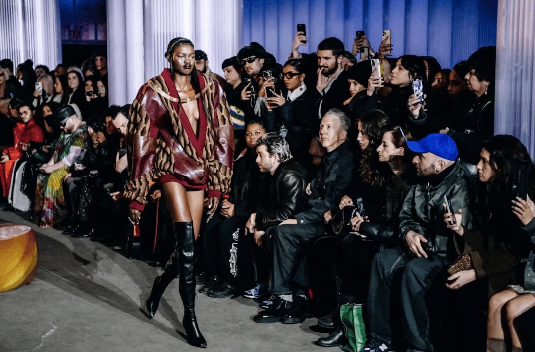 本届时装周目前拟定将举行61场品牌走秀,由纽约设计师品牌area开幕