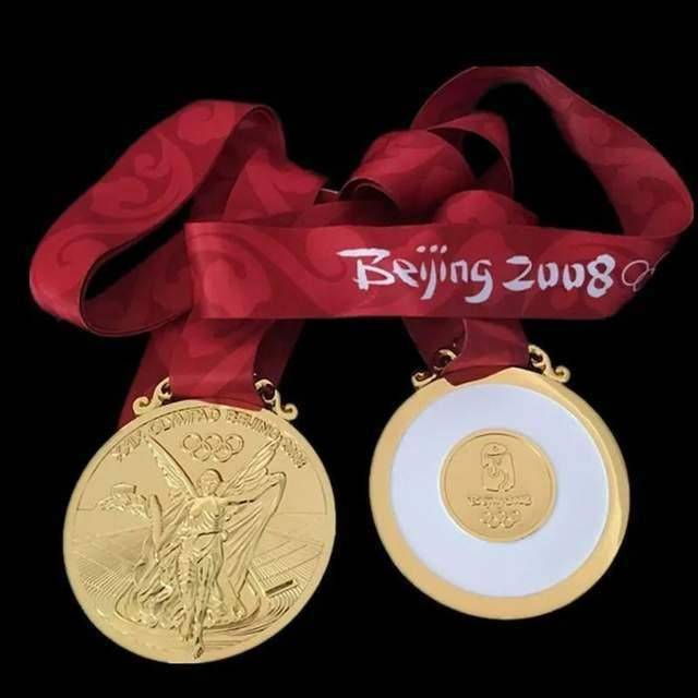 北京奥运奖牌可以算得上是第一个在夏季奥运会奖牌中添加非金属彩质