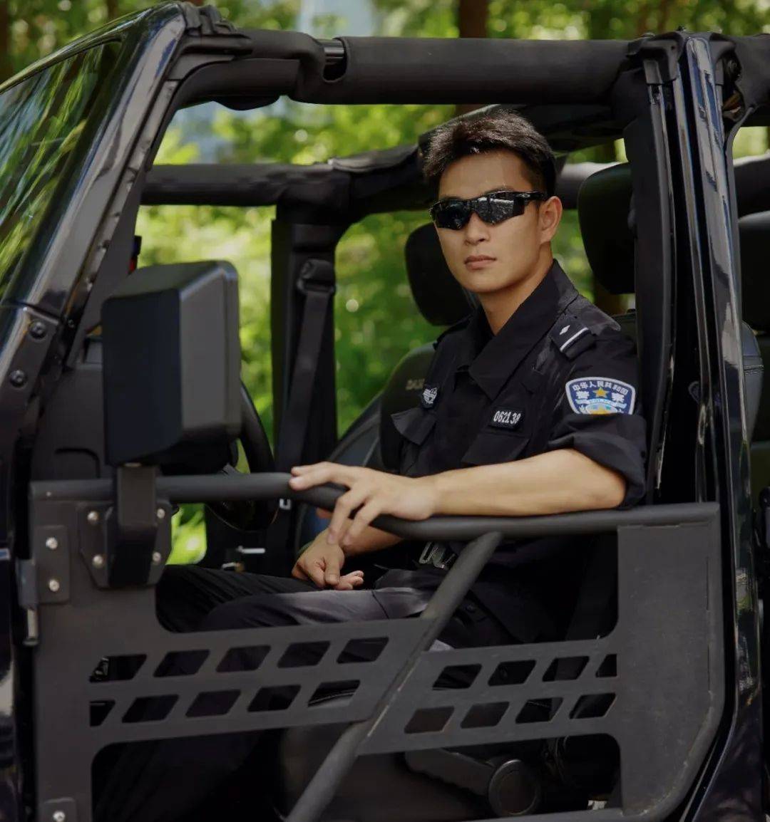 跟随"外滩最帅特警"蔡家豪走进"特战精英挑战赛"!