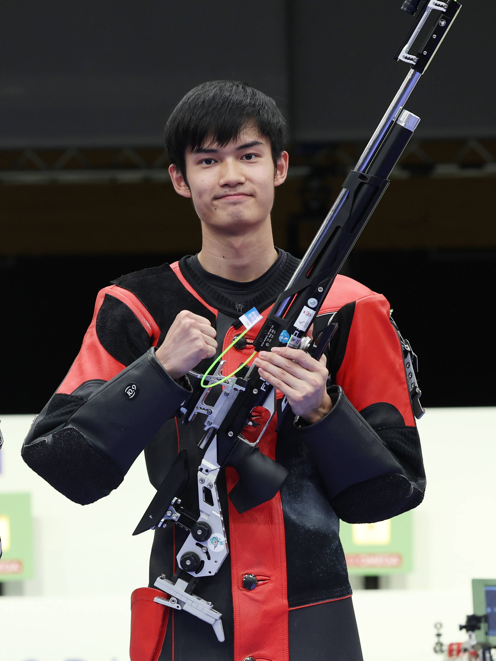 第五金!盛李豪男子10米气步枪夺金,成巴黎奥运首个"双金王"