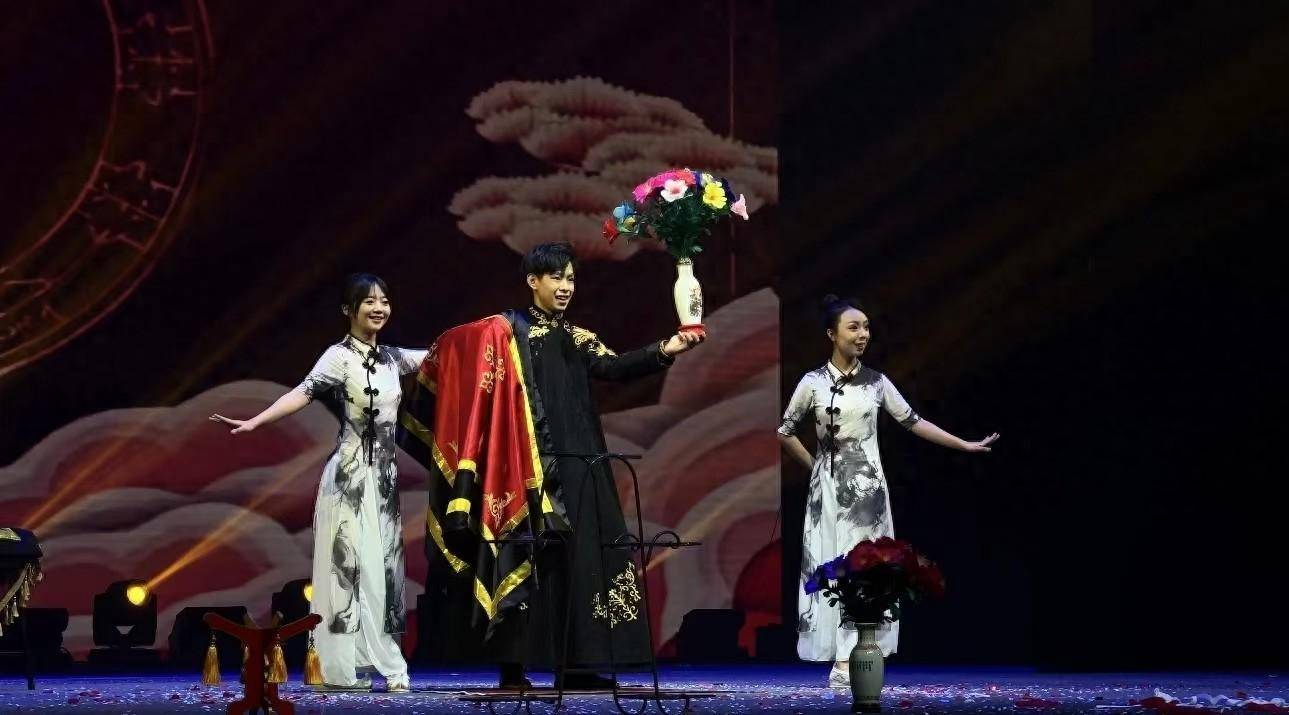 精彩演绎奇幻世界,东北三省魔术展演在长春落幕!_节目_青年_舞台