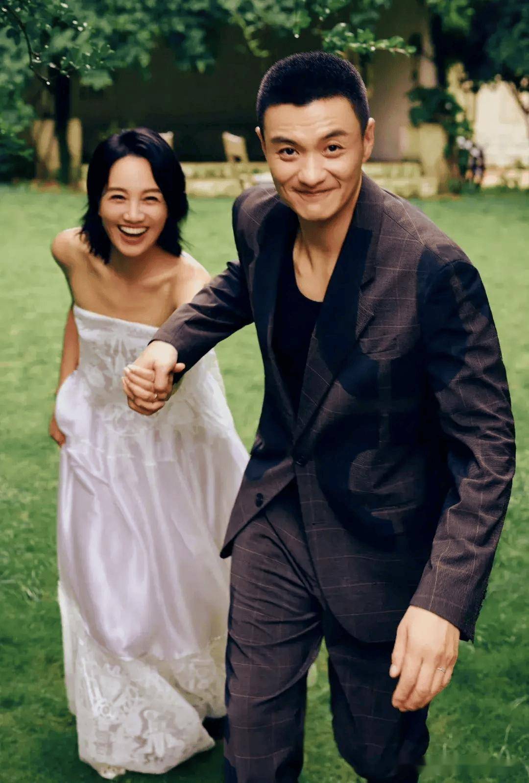 周一围公开撒糖,为老婆整理头发好宠溺,朱丹瘦到100斤腰身纤细