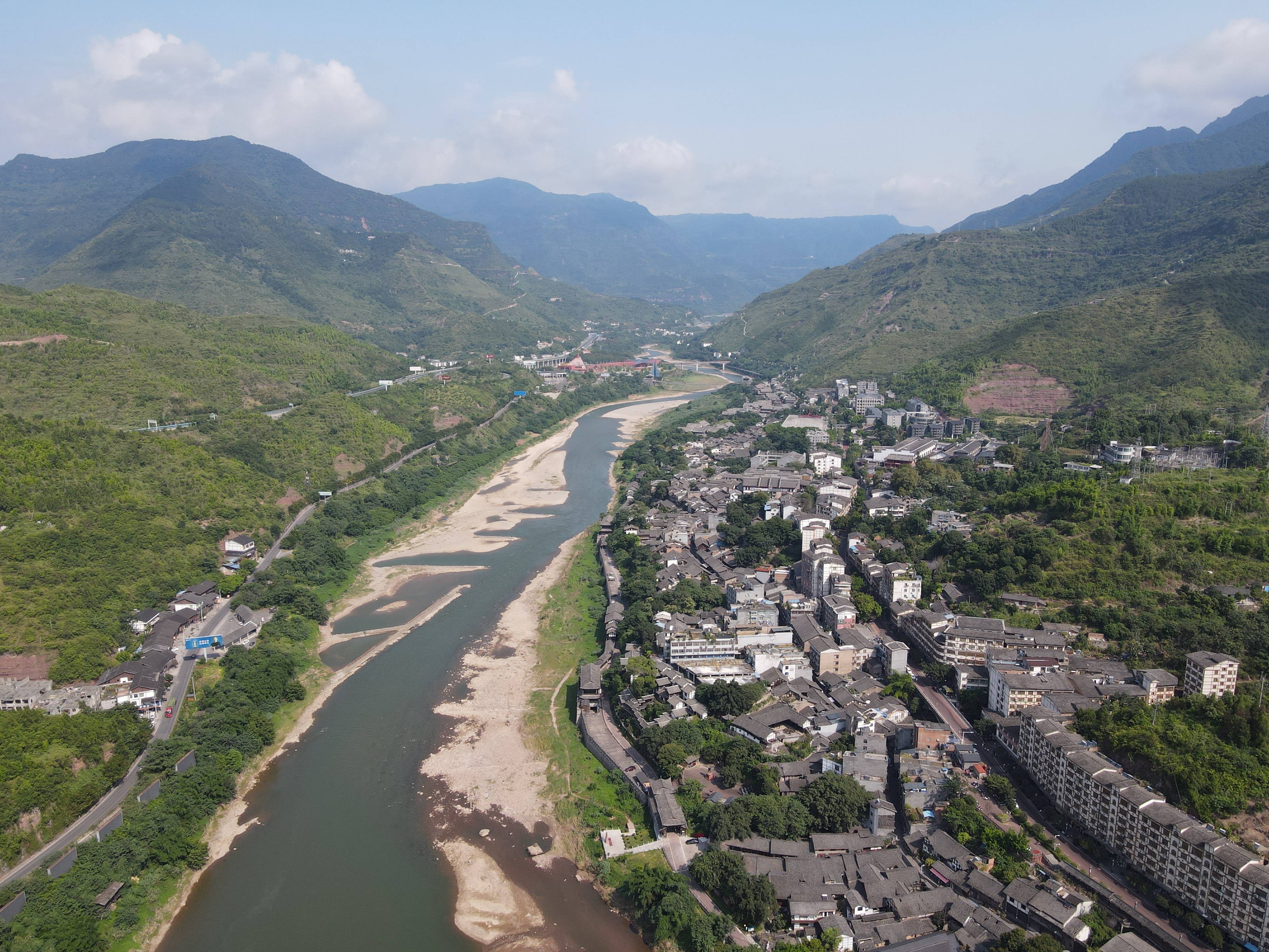近年来,习水县利用四渡赤水红色文化遗产,在土城镇打造专题博物馆