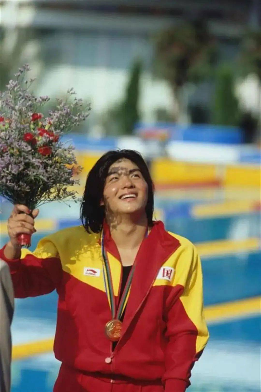 2000年悉尼奥运会,在女子10米气手枪比赛中,陶璐娜一鸣惊人,为中国队