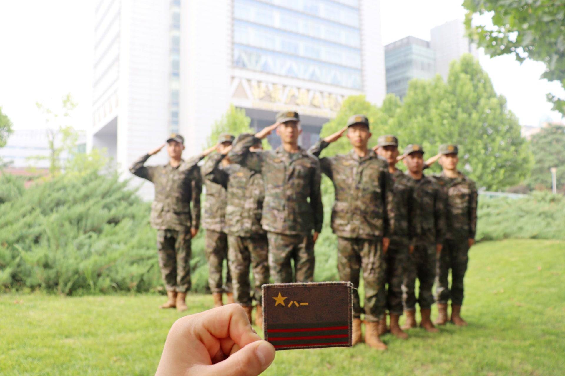 武警官兵多种形式喜迎建军节