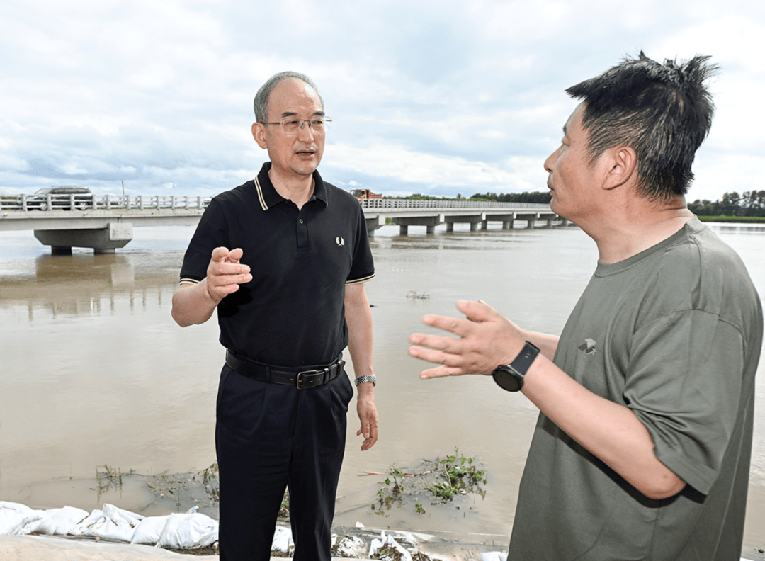 黄强以四不两直方式检查指导防汛抗洪工作