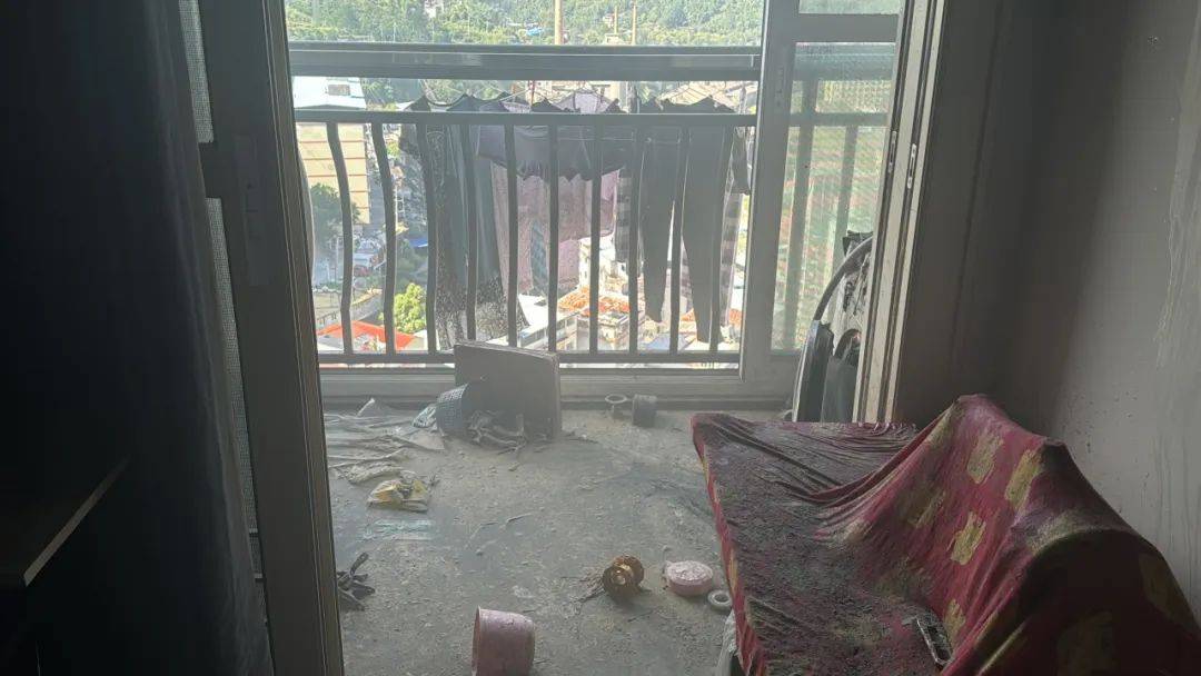 延平区一小区阳台发生火灾南平消防接到报警称