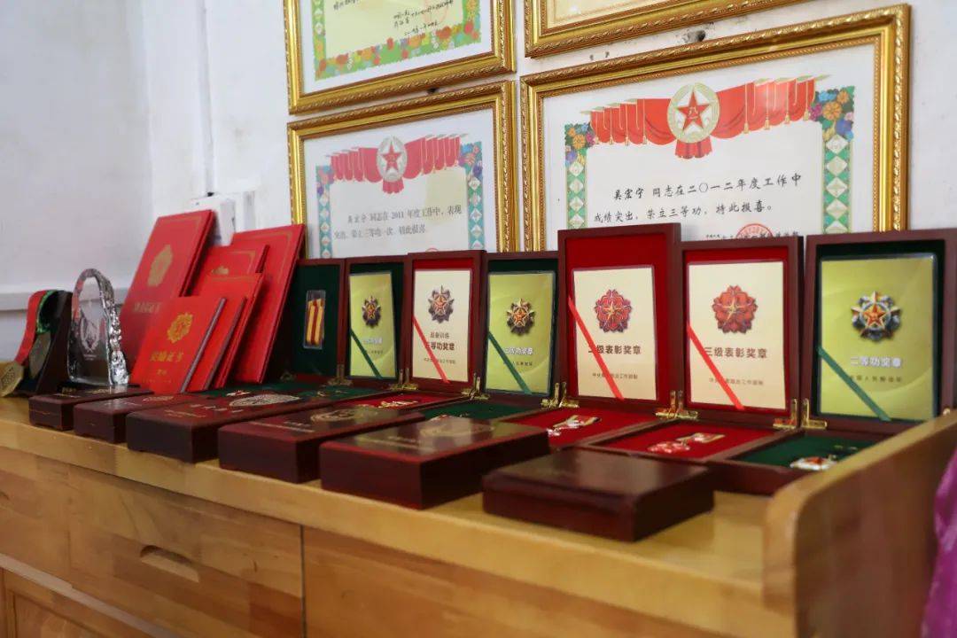 送喜报啦!吴宏宁成为融水首位荣获二级表彰的现役军人