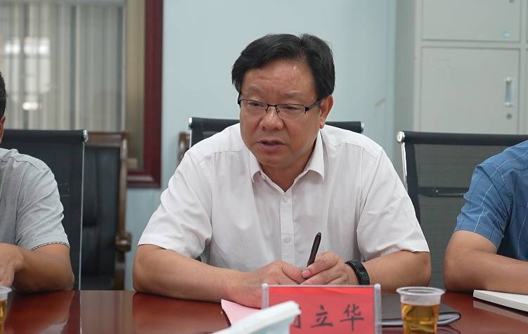 江华县委常委,副县长安青陪同调研并参加座谈会.