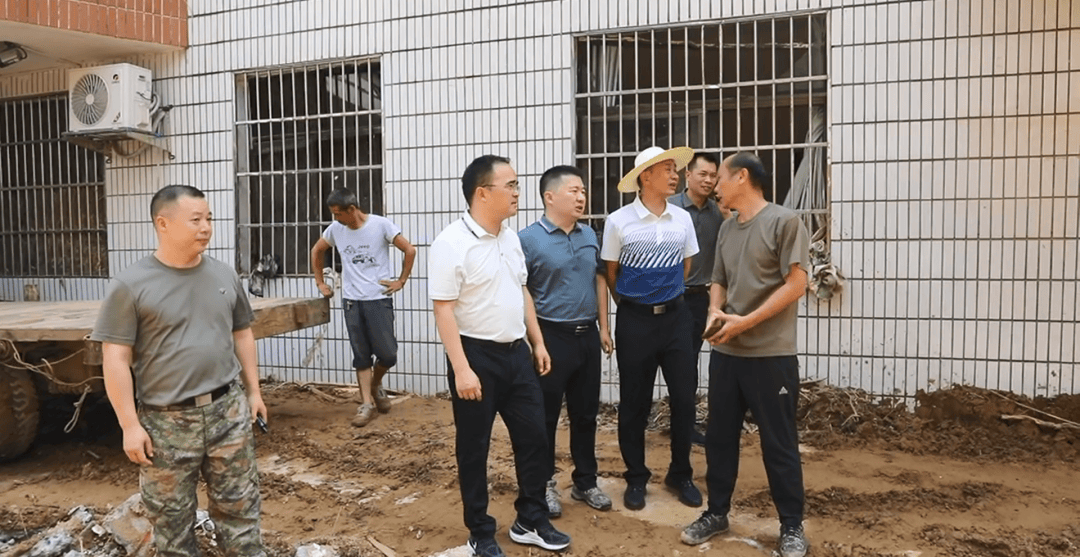 何勇率先遣队到资兴市黄草镇东坪片区开展对口支援灾后重建工作