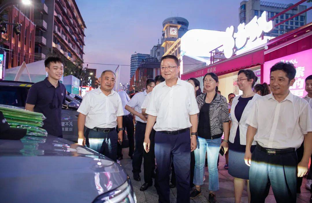 黄石市汽车家电以旧换新宣介活动暨"夏秋消费季"启动式举行