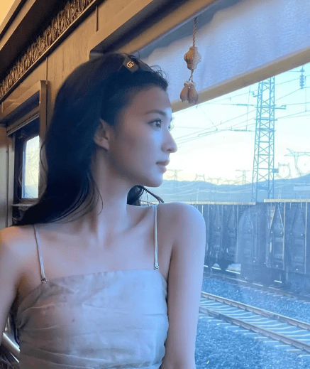 t短裤,清新自然,清纯感溢出,王楚然挂脖u领上衣性感纯欲,王楚然身材