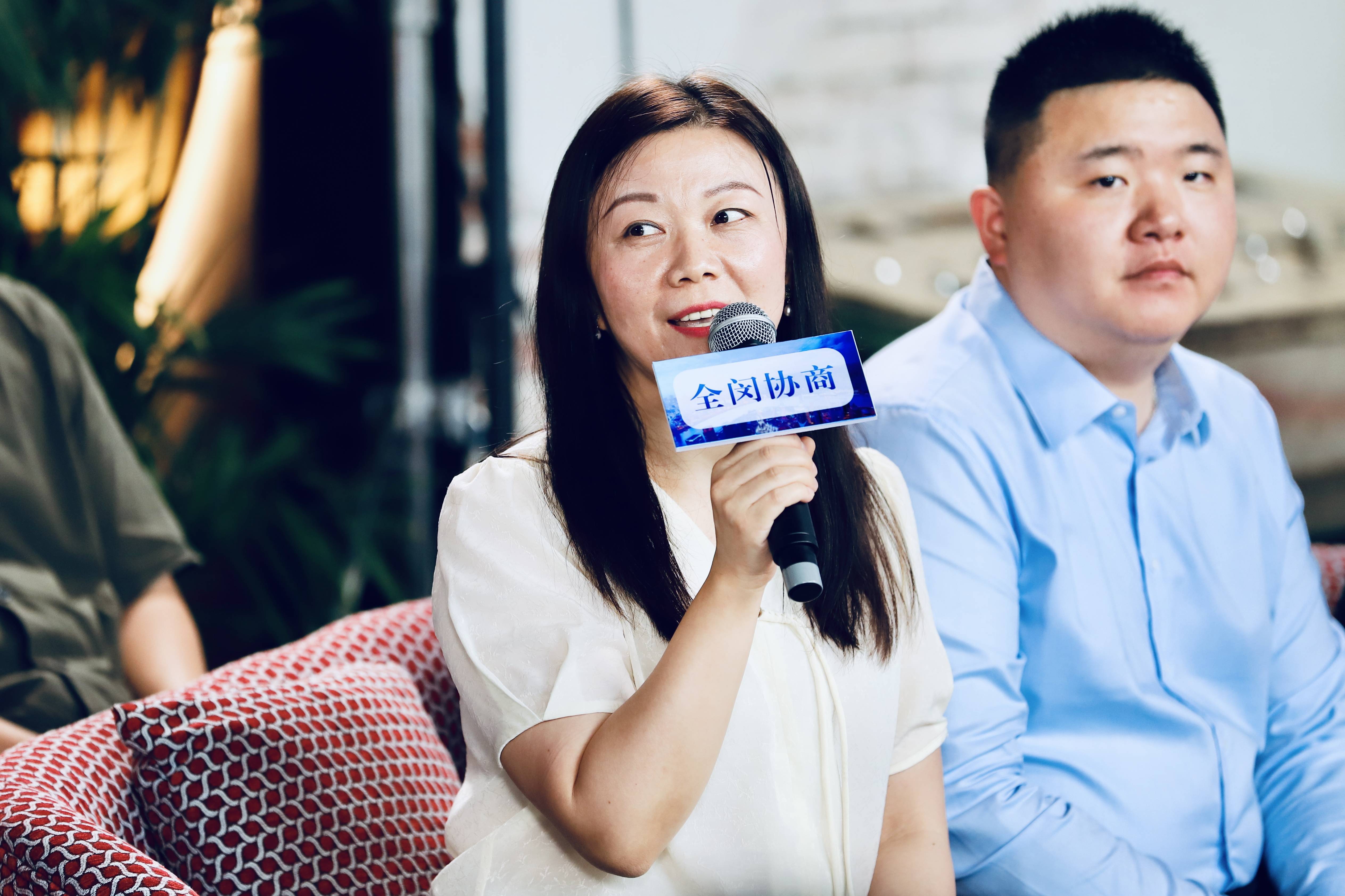 区政协委员,上海不逗猫食品科技有限公司总经理夏萍建议积极推广街头
