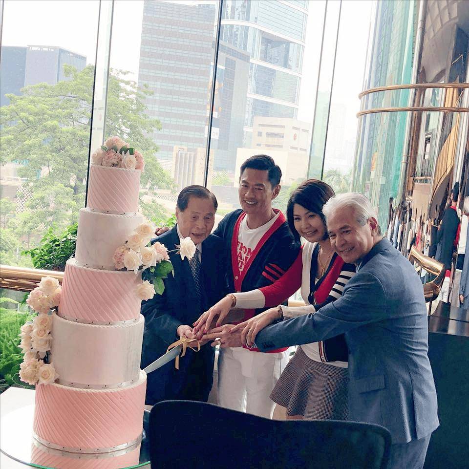 2018年,黄德斌向黄美恩求婚成功,二人正式注册结为夫妻.