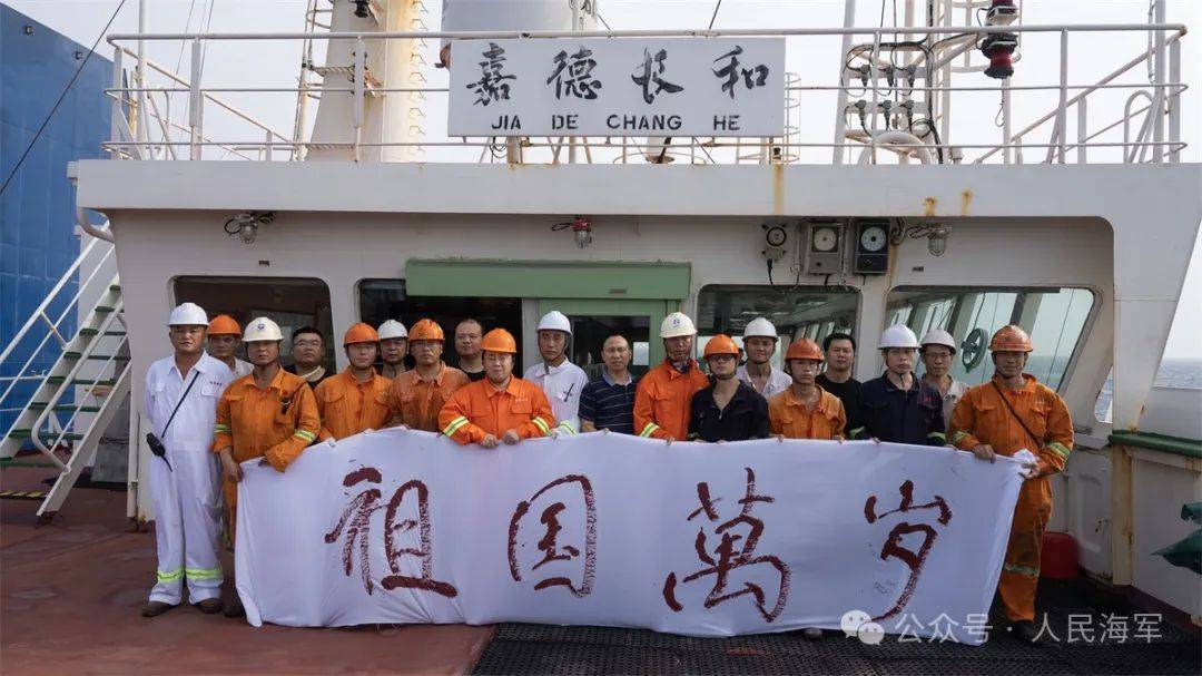 马臻 贾晓鹏主管:海军政治工作部主办:海政宣传文化中心报社监制