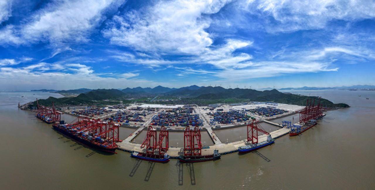 宁波舟山港金塘港区大浦口集装箱码头 浙江海港供图8月7日,"海杰万福"