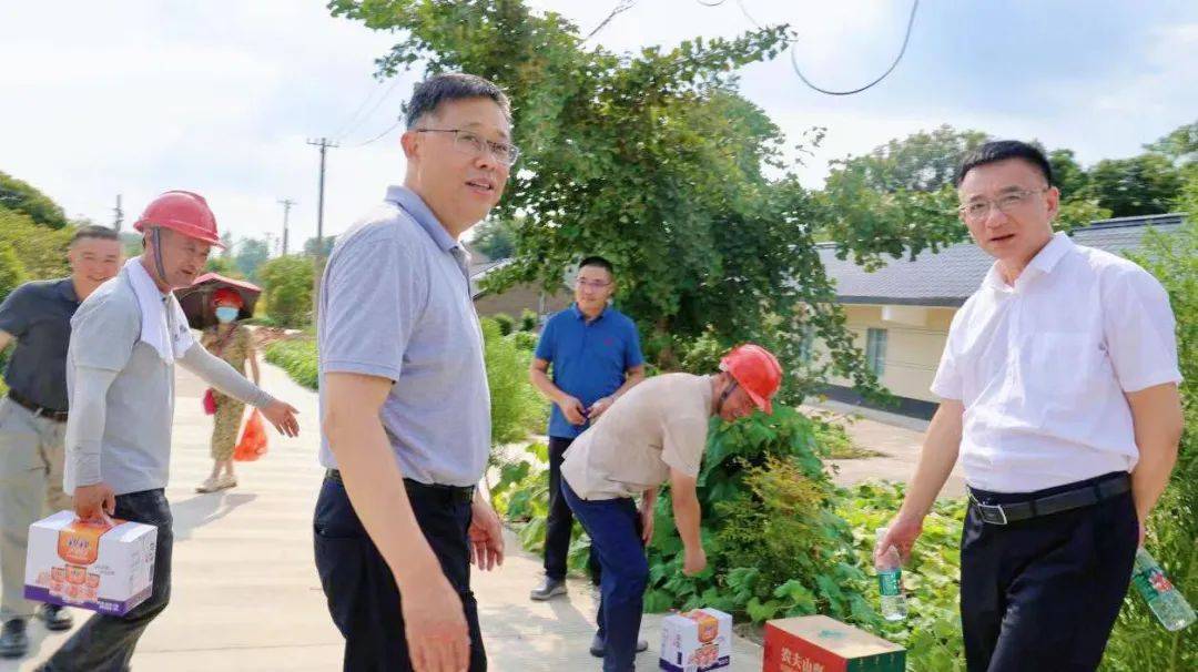 动态丨凝心聚力迎"烤"验 清凉慰问沁人心_高温_丁伙_江都