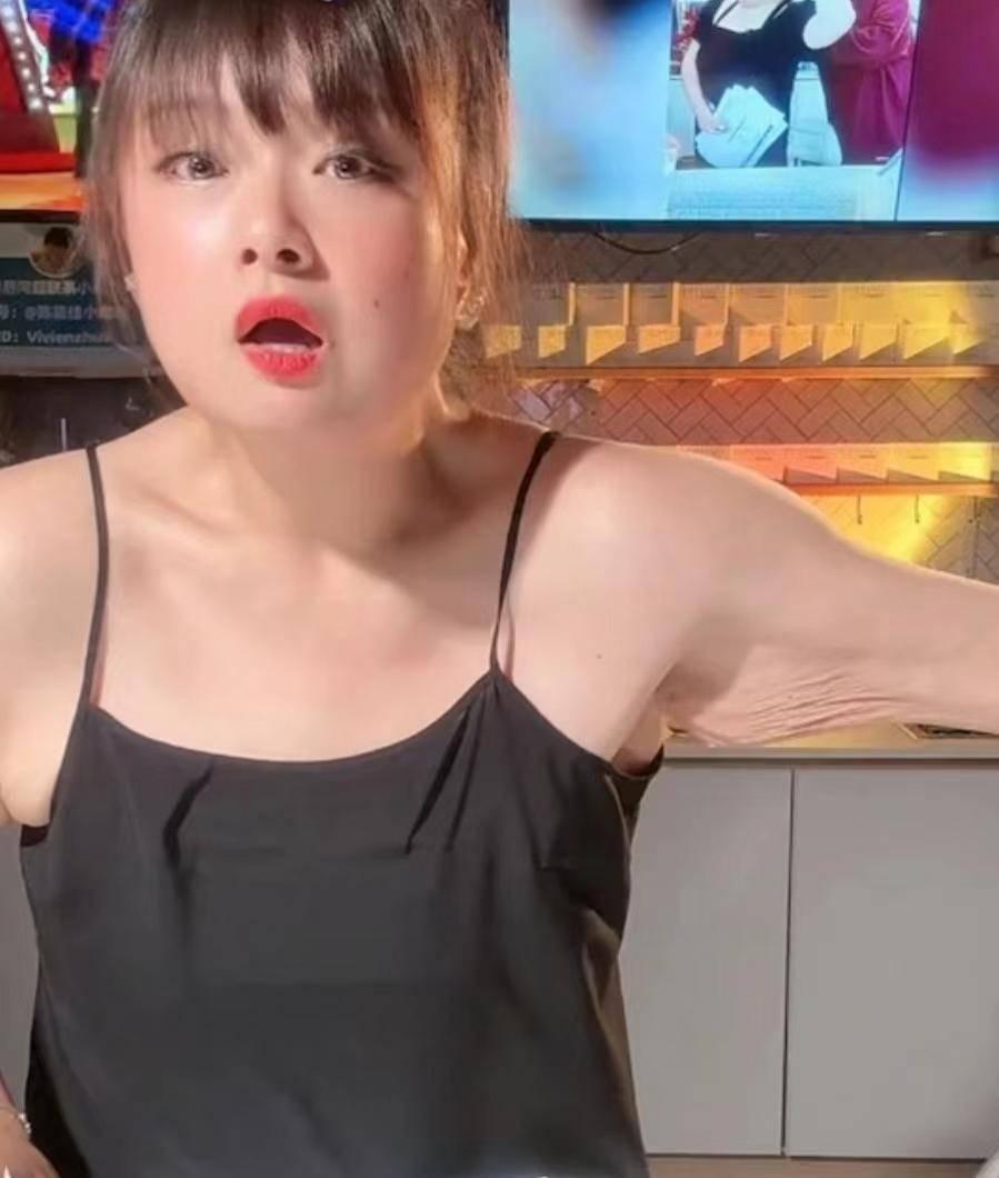 首演综艺!陈嘉佳减重上百斤后人气急升,却因皮肤松垮被指吓人