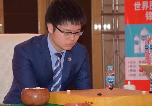 8日围棋赛事 柯洁晋级半决赛 一力辽打入4强 辜梓豪胜卞相壹