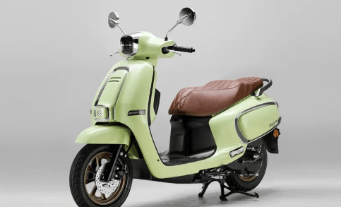 轻骑铃木新us125复古踏板亮相.