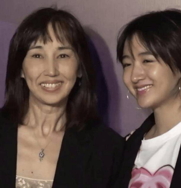 柏安妮在1993年拍毕《记得香蕉成熟时》便退出了娱乐圈,与圈外老公